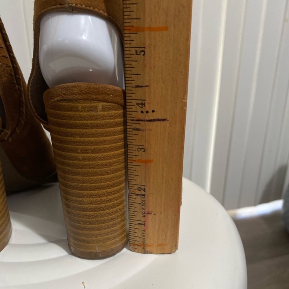 Open toe and heel cognac colored booties 🥾 - Picture 4 of 4